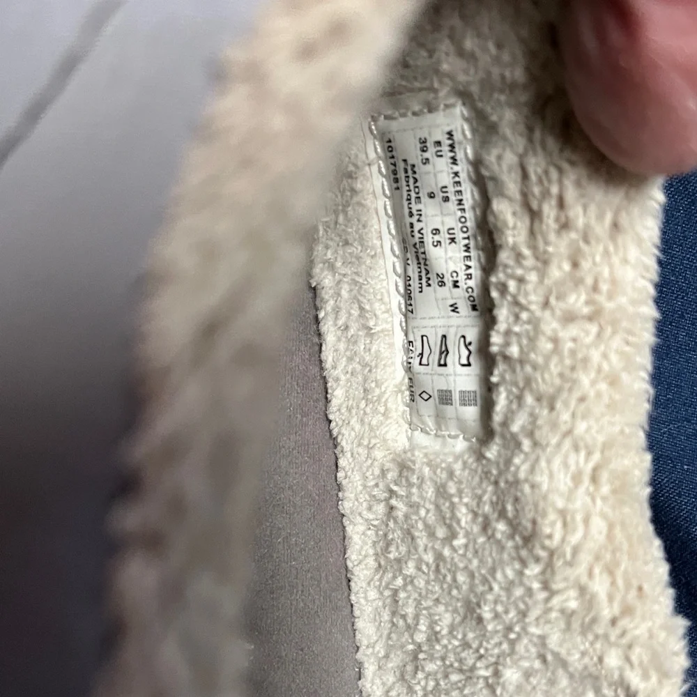 Keen Gray Quilted Slip-On Shoes 9 EU 39.5 - Picture 8 of 14